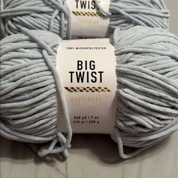 Big Twist Baby Bear Yarn blue skies 2 skeins - Picture 2 of 6